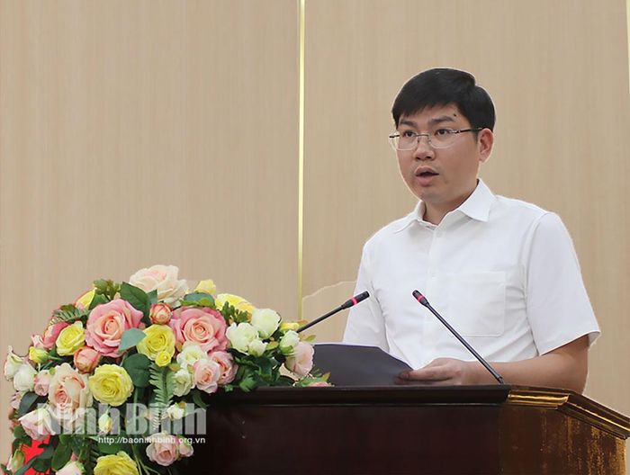 Cử tri phường Nam Định phát biểu kiến nghị tại hội nghị. Ảnh: Thành Trung