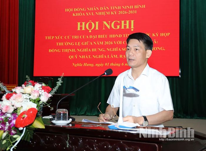 Đồng chí Nguyễn Đức Toàn, Ủy viên Ban Thường vụ Tỉnh ủy, Trưởng BanTuyên giáo và Dân vận Tỉnh ủy phát biểu tại hội nghị. Ảnh: Văn Huỳnh