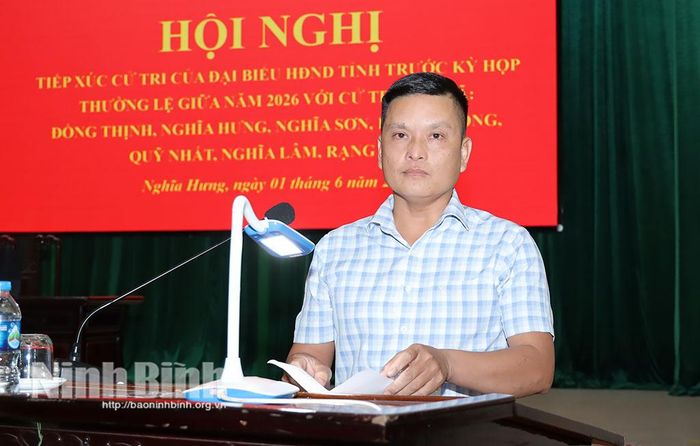 Cử tri xã Nghĩa Hưng phát biểu tại hội nghị. Ảnh: Văn Huỳnh