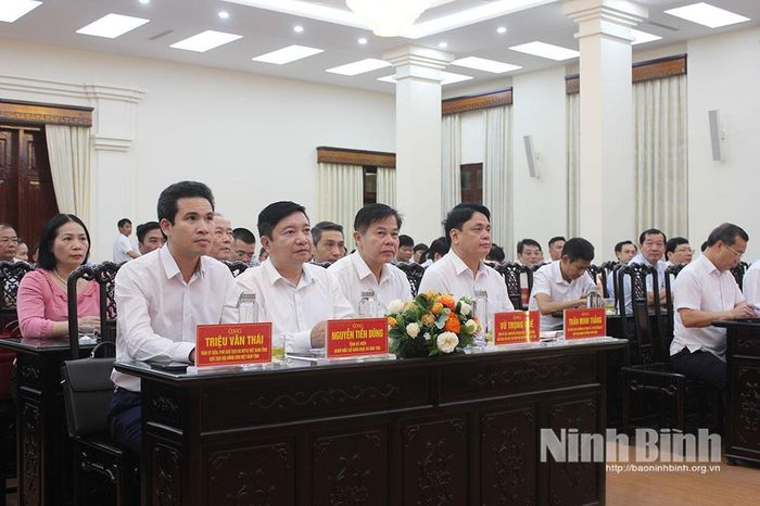Các đại biểu dự hội nghị tiếp xúc cử tri các phường Nam Định, Thiên Trường,Hồng Quang, Vị Khê. Ảnh: Thành Trung