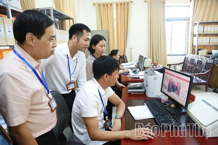 Đội ngũ cán bộ xã Lập Thạch được sắp xếp, kiện toàn đảm bảo về số lượng, chất lượng, đáp ứng yêu cầu nhiệm vụ.