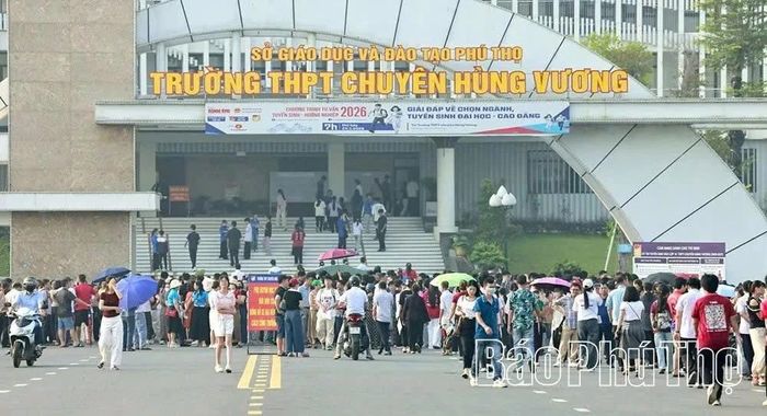 Hội đồng coi thi THPT Chuyên Hùng Vương - một trong những hội đồng coi thi có quy mô lớn của tỉnh.