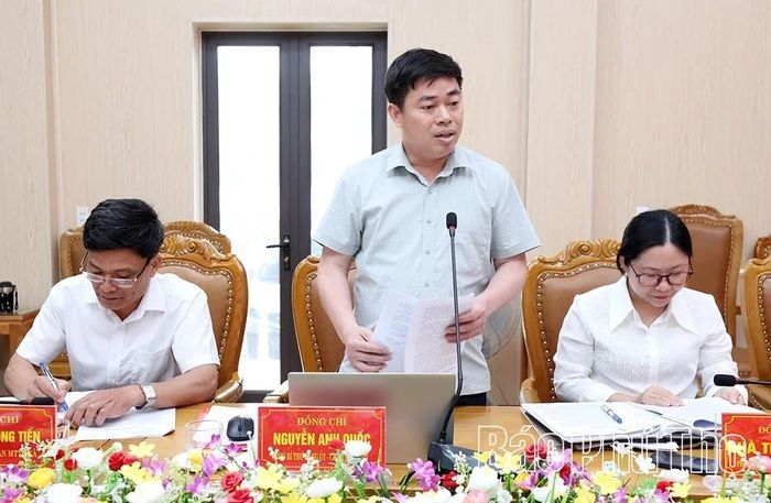 Lãnh đạo UBND xã Hiền Lương kiến nghị, đề xuất một số nội dung tại buổi giám sát.