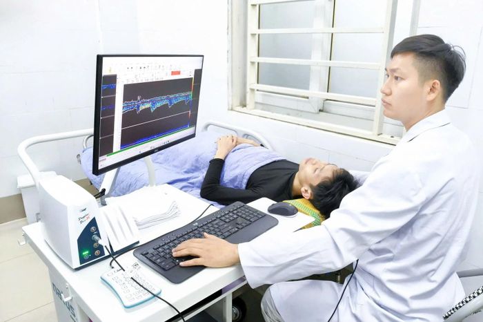 Máy siêu âm 5D hiện đại mới được đầu tư, phục vụ khám chẩn đoán bệnh tại Bệnh viện Đa khoa Phúc Yên.