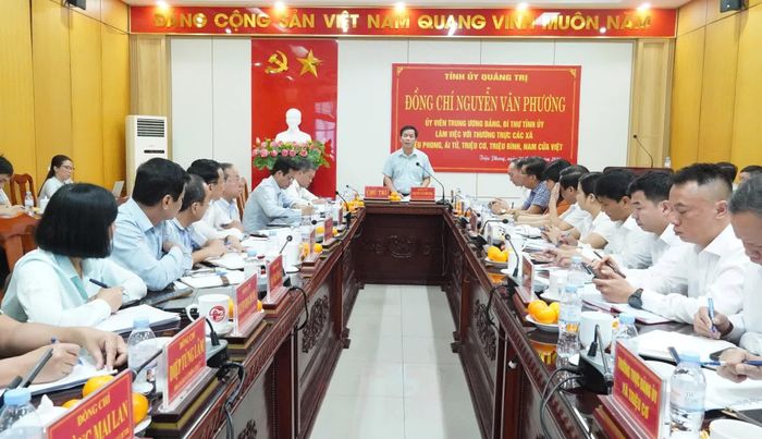 Đồng chí Nguyễn Văn Phương, Bí thư Tỉnh ủy lưu ý các địa phương cần chú trọng xây dựng nông thôn mới gắn với công tác giảm nghèo, chăm lo tốt đời sống người dân - Ảnh: Q.V