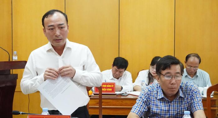Đại diện Thường trực Đảng ủy các xã báo cáo tại buổi làm việc - Ảnh: Q.V