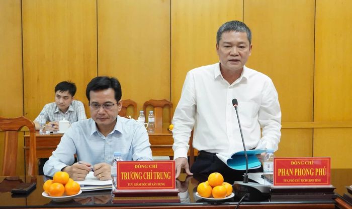 Đồng chí Phan Phong Phú, Phó Chủ tịch UBND tỉnh phát biểu tại buổi làm việc - Ảnh: Q.V