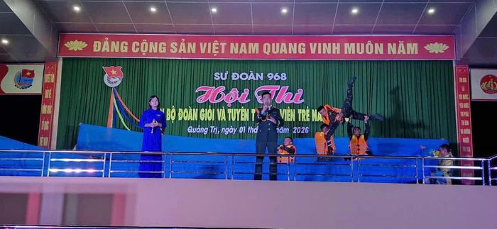 Phần thi tuyên truyền viên trẻ của các đội thi được tổ chức với hình thức sân khấu hóa - Ảnh: Q.N