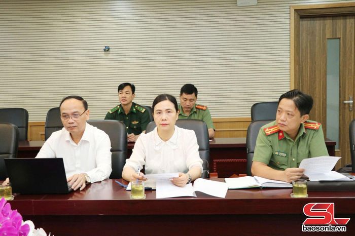 Các đại biểu dự cuộc làm việc.