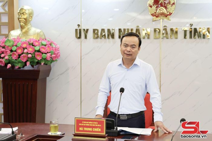 Đồng chí Hà Trung Chiến, Ủy viên Ban Thường vụ Tỉnh ủy, Phó Chủ tịch Thường trực UBND tỉnh phát biểu tại cuộc làm việc.