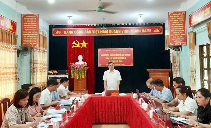 Đoàn kiểm tra, giám sát số 565 của Ban Thường vụ Tỉnh ủy là việc với Ban Thường vụ Đảng ủy xã Giáp Trung.