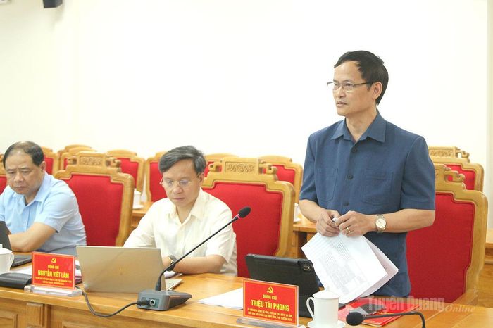 Đồng chí Triệu Tài Phong, Ủy viên BCH Đảng bộ tỉnh, Phó Chủ tịch Ủy ban MTTQ tỉnh, Chủ tịch Liên đoàn Lao động tỉnh phát biểu tại buổi làm việc.