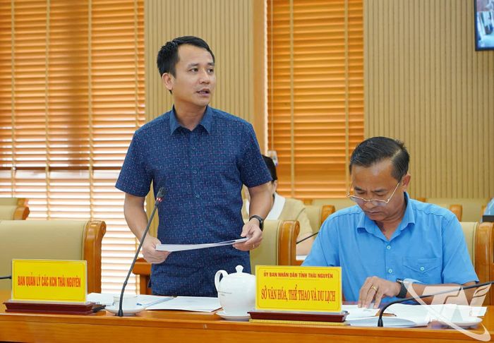 Đại diện Ban Quản lý các khu công nghiệp tỉnh báo cáo tiến độ triển khai các dự án.