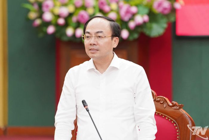 Đồng chí Nguyễn Đăng Bình, Phó Bí thư Thường trực Tỉnh ủy, Trưởng Đoàn đại biểu Quốc hội tỉnh, phát biểu tại buổi gặp mặt.