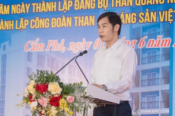 Bí thư Đảng ủy, Giám đốc Công ty Vương Minh Thu báo cáo quá trình triển khai Dự án