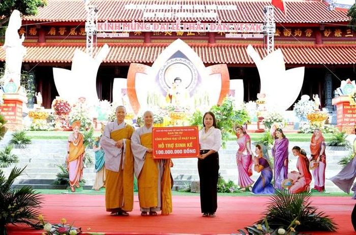 Ban Trị sự GHPGVN tỉnh Thái Nguyên trao tặng 100 triệu đồng hỗ trợ sinh kế cho các hộ gia đình có hoàn cảnh khó khăn