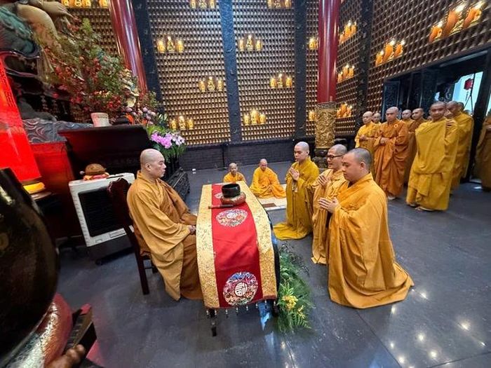 Chư Tăng tuần tự theo hạ lạp tác bạch thọ an cư