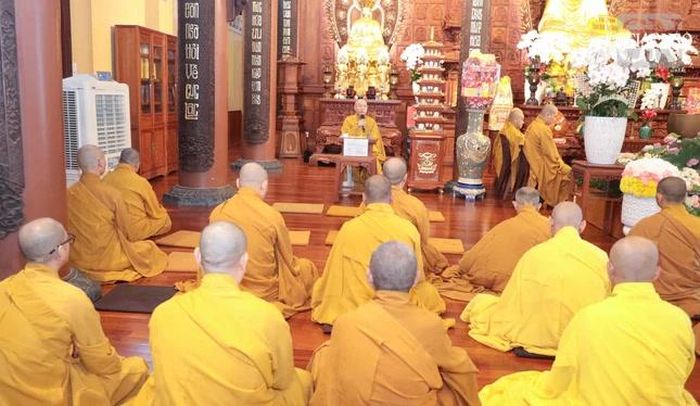 Hòa thượng Thích Viên Giác sách tấn chư hành giả an cư