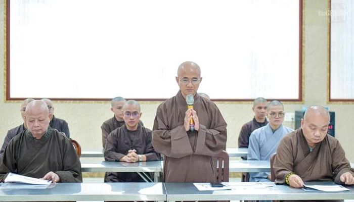 Thượng tọa Thích Thiện Quý phổ biến dự thảo thời khóa thường nhật
