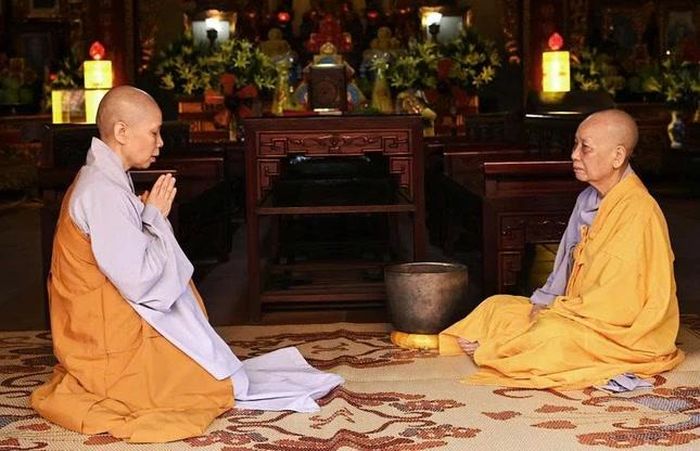 Nhị vị Ni trưởng tác pháp đối thú An cư kiết hạ