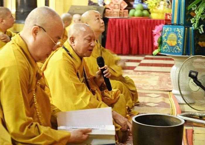 Chư Tăng trong lễ tác pháp An cư kiết hạ tại tòng lâm Quán Sứ
