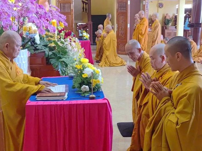 Chư Tăng tác pháp thọ an cư