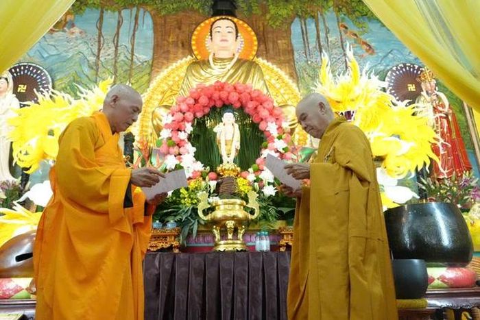 Nhị vị Hòa thượng đối thú an cư