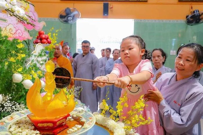 Em về chùa Tắm Phật