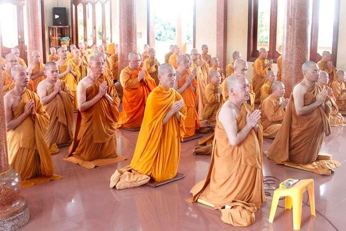 Trang nghiêm khóa lễ