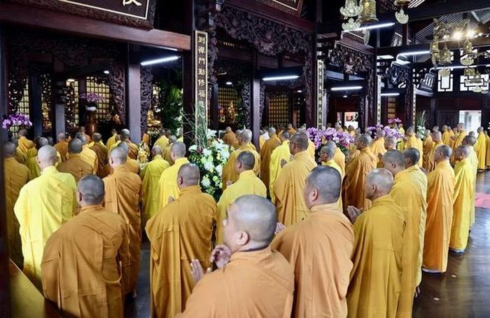 Trang nghiêm khóa lễ