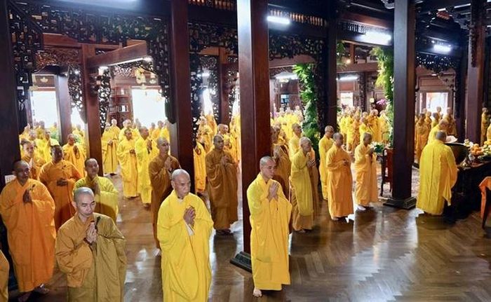 Chư tôn đức tham dự lễ tác pháp an cư