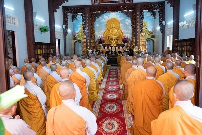 Trang nghiêm khóa lễ tại chùa Dược Sư