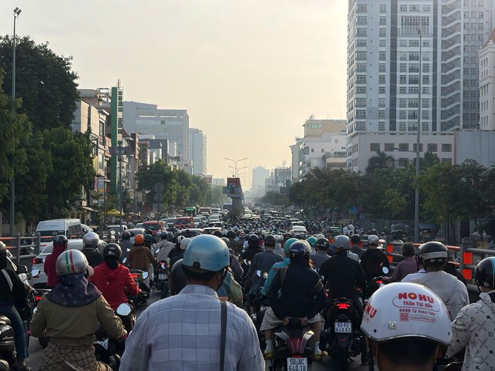 TP.HCM lên lộ trình chuyển đổi phương tiện từ xăng sang sử dụng điện để giảm ô nhiễm.