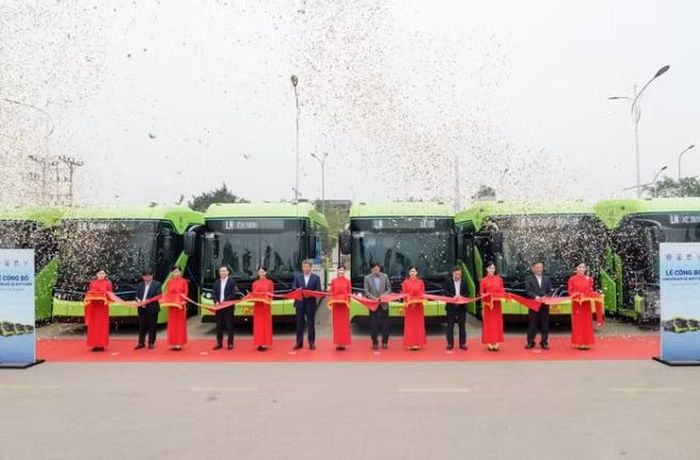 Công ty Cổ phần Vận tải và Dịch vụ Liên Ninh chuyển đổi 100% đội xe sang xe buýt điện. Ảnh: CTCC.
