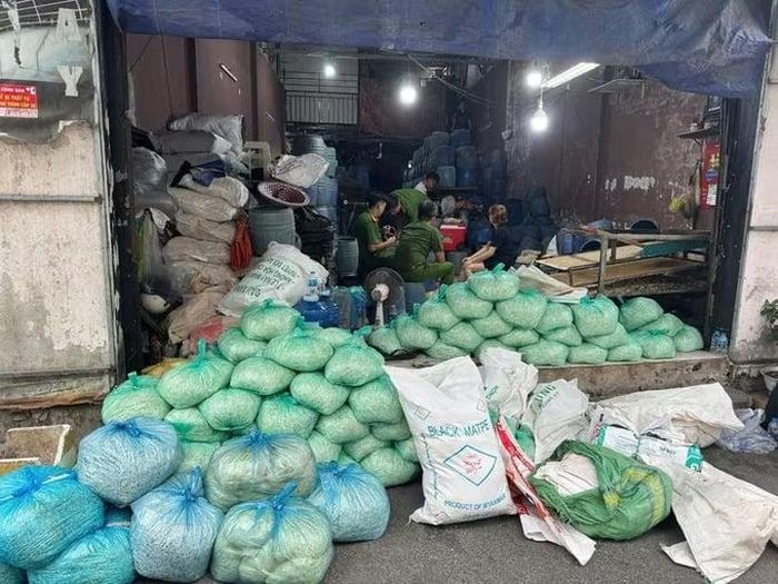 Hơn 1.000 tấn giá đỗ ngâm hóa chất đã được tiêu thụ ra thị trường trong nhiều năm qua. Ảnh: Công an cung cấp.