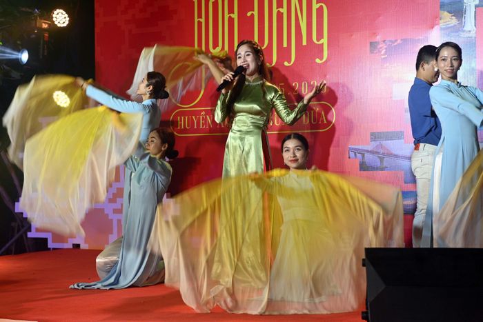 Chương trình nghệ thuật tại lễ khai mạc. Ảnh Nguyễn Đăng Lâm