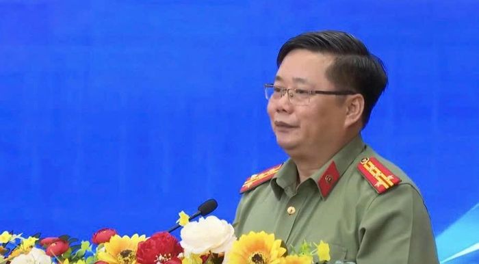 Đại tá Nguyễn Chí Linh, Phó Giám đốc Công an tỉnh Gia Lai phát biểu tại lễ ra mắt Câu lạc bộ "Niềm tin số Gia Lai".