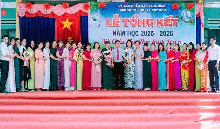 Tập thể giáo viên trường Tiểu học Lê Quý Đôn cùng chung nhịp đập vì sự nghiệp trồng người, đoàn kết, sẻ chia và đồng hành cho những ước mơ bay cao.