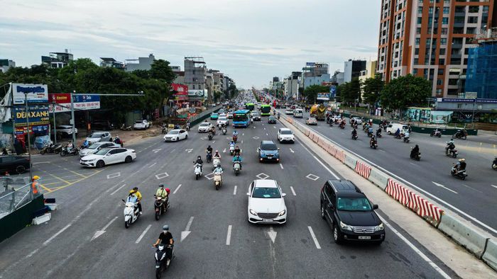 Dự án hầm chui Cổ Linh thi công giữa nút giao đông đúc, giao thông qua khu vực vẫn được duy trì liên tục