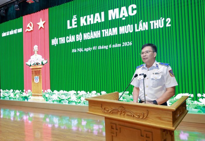 Thiếu tướng Lê Đình Cường - Tư lệnh Cảnh sát biển Việt Nam phát biểu chỉ đạo.