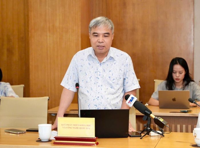 Đại diện lãnh đạo các đơn vị thuộc Bộ trả lời tại buổi họp báo. Ảnh: Hải Dương