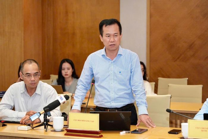 Đại diện lãnh đạo các đơn vị thuộc Bộ trả lời tại buổi họp báo. Ảnh: Hải Dương