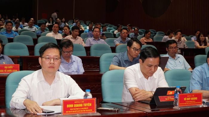 Phó Bí thư Tỉnh ủy, Chủ tịch Ủy ban MTTQ tỉnh Đinh Quang Tuyên và các đại biểu dự hội nghị. Ảnh: Đồng Văn Thưởng.