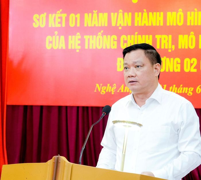 Bí thư Tỉnh ủy, Trưởng Đoàn ĐBQH tỉnh Nguyễn Khắc Thận phát biểu
