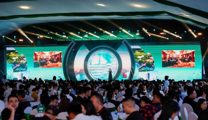 Sự kiện bán hàng tại Vinhomes Global Gate Hạ Long ngày 30/5 thu hút hàng nghìn khách hàng và nhà đầu tư tham gia.