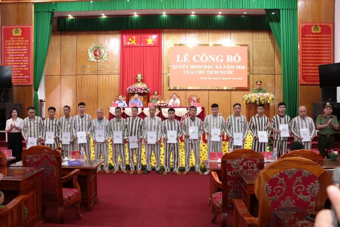  Các phạm nhân được phát Thẻ Căn cước trước khi trở về địa phương. 