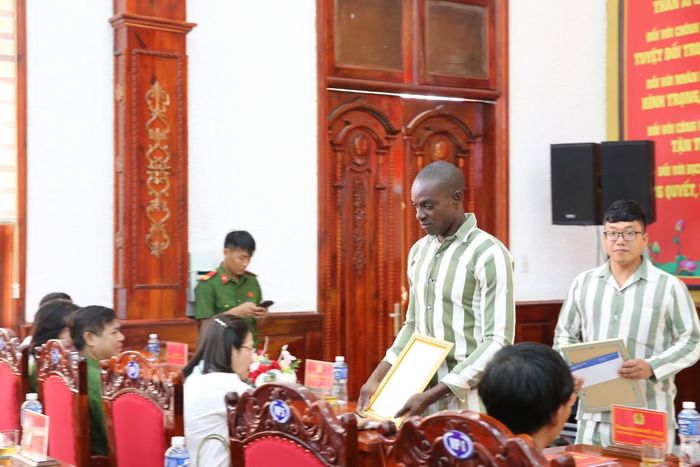 Có 28 phạm nhân quốc tịch nước ngoài được đặc xá.