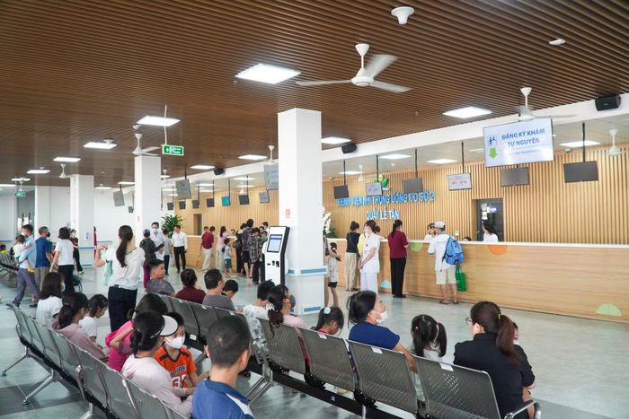 Cơ sở 2 Bệnh viện Nhi Trung ương được đầu tư khang trang, thiết bị hiện đại và y bác sĩ được luân chuyển từ cơ sở chính về thăm khám, điều trị.