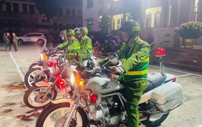Công an các xã, phường trên địa bàn tỉnh Quảng Trị tăng cường tuần tra, kiểm soát về ban đêm để đảm bảo an toàn giao thông.