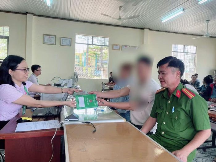 Công an xã An Viễn phối hợp các đơn vị chức năng hỗ trợ gia đình chị N.A.N vay 100 triệu đồng để phát triển kinh tế.